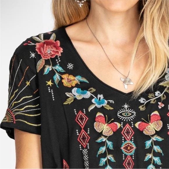 Johnny Was Cara Everyday Tee Black Shirt Embroidery V Neck - Picture 5 of 10